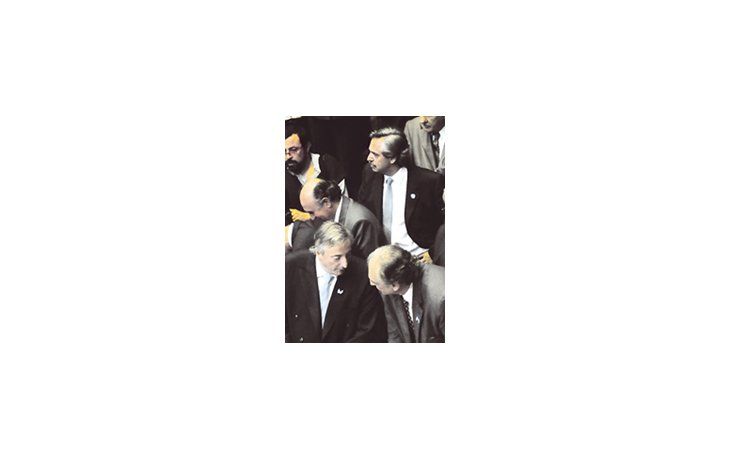 ámbito.com | Néstor Kirchner se mostró en el Congreso junto a su candidato porteño, Carlos Heller, y a su ex jefe de Gabinete Alberto Fernández.