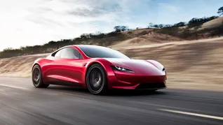 El deportivo eléctrico de Tesla acumula años de demoras, pero su equipo de diseño volvió a prometer novedades.