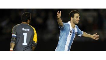 ámbito.com | Gonzalo Higuaín, autor de tres goles frente a Chile.