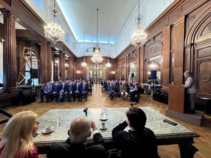 El Palacio Ayerza convocó un quincho militar, donde circuló información de los próximos pasos de Defensa. El Palacio Ayerza convocó un quincho militar, donde circuló información de los próximos pasos de Defensa.