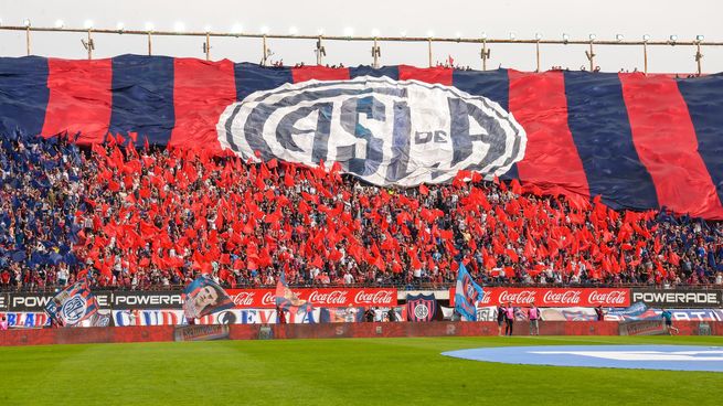 Los hinchas de San Lorenzo explotaron contra la dirigencia y los jugadores.