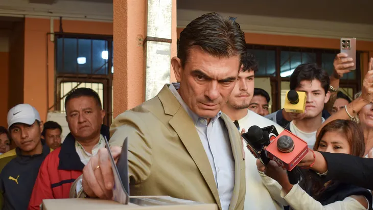 Javier Milei estará presente en la entrega del Bastón de mando a Rodrigo Paz Pereira. Javier Milei estará presente en la entrega del Bastón de mando a Rodrigo Paz Pereira.