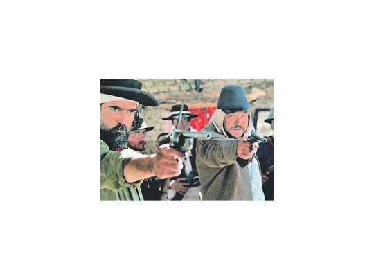 El western gauchesco de Fernando Spiner ganó 8 de los 13 premios de la Academia de Cine para los que estaba nominado; «Un cuento chino» se llevó el de mejor película, actor (Darin) y actriz de reparto (Muriel Santa Ana).
