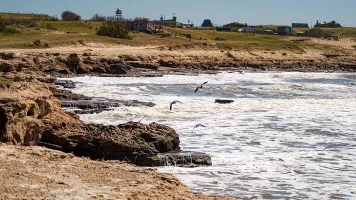 Arena ancha, médanos y poco tránsito: Los Ángeles propone turismo con ritmo lento, lejos de la postal clásica de Buenos Aires.
