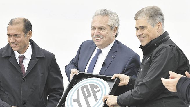 obras. El presidente Alberto Fernández, ayer, en la provincia de Neuquén, donde anunció , en Loma Campana, las obras de construcción del nuevo gasoducto. La inversión rondará u$s3.400 millones.