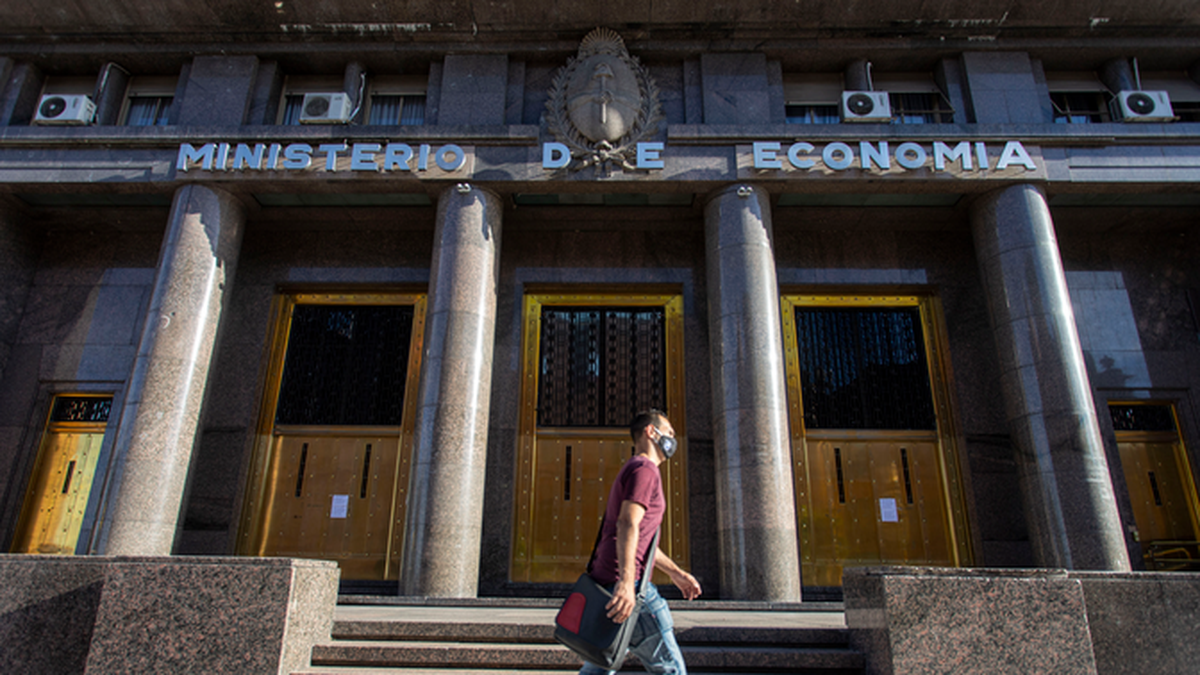 Economy returns to the market to guarantee April funding