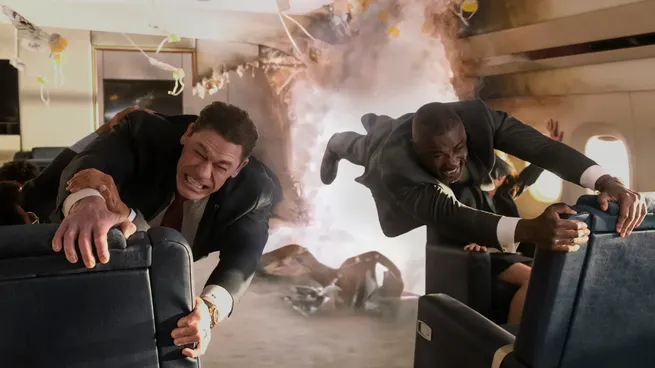 La disparatada película de acción y humor está disponible en Prime Video.