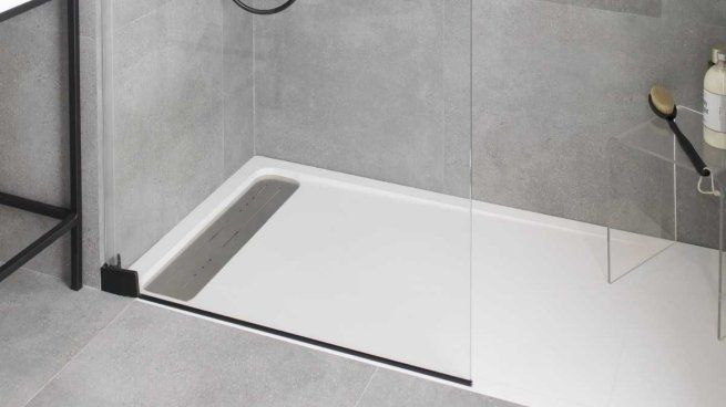 Las duchas al piso son la nueva moda en el diseño de interiores.
