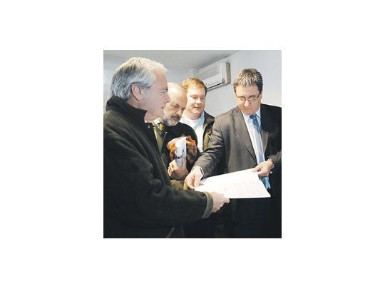 La oposición estuvo representada por Federico Pinedo (PRO) y Eduardo Amadeo (Peronismo Federal). La UCR y el FAP no participaron. Rodrigo Saldaña los recibió en la inmobiliaria de Recoleta.