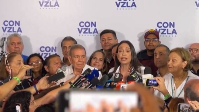 El candidato Edmundo González Urrutia y la líder de la oposición, María Corina Machado, hablaron tras el cierre de los centros de votación en Venezuela. 