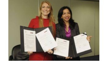 La ministra de Industria, Débora Giorgi, junto a su par peruana, Gladys Mónica Triveño Chan Jan.