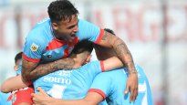 Se ilusiona. Arsenal le ganó a Colón y sueña con permanecer en Primera.