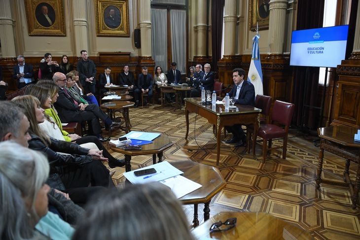 Comisión de Educación y Cultura en el Senado. Comisión de Educación y Cultura en el Senado.