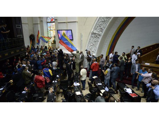 Partidarios del PSUV eludieron controles e ingresaron a la Asamblea Nacional, de mayoría antichavista.