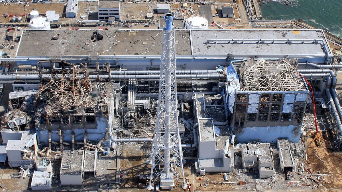 why did reactor 4 explode fukushima