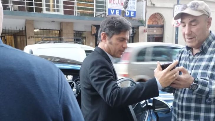 El gobernador de Buenos Aires, Axel Kicillof, tras el encuentro con Cristina Kirchner. 