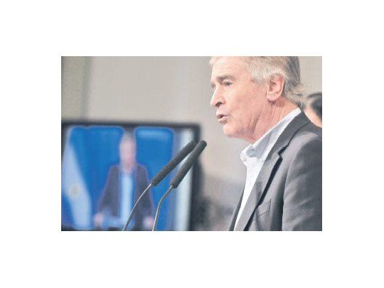 El ministro Aguad anunció la intervención de los entes que regulan medios y comunicaciones a través de un decreto que también nombró a Agustín Garzón en la AFSCA y a Mario Frigerio en la AFTIC.