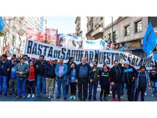 Organizaciones sociales marcharon por el centro porteño y causaron caos de tránsito