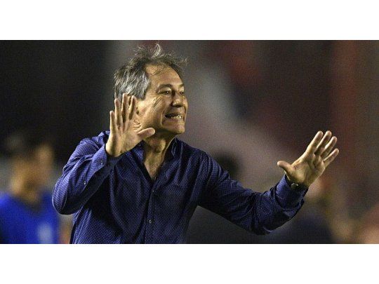 Holan destacó la valentía y coraje de Independiente
