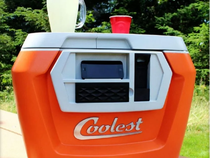 The company promised that its product would have Bluetooth, a USB charger, a rechargeable blender and a cutting board, but it only fooled millions. 