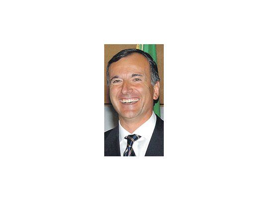 Franco Frattini, canciller italiano, anunció ayer una nueva medida destinada a causar controversia. El gobierno de Silvio Berlusconi arremete contra la inmigración.