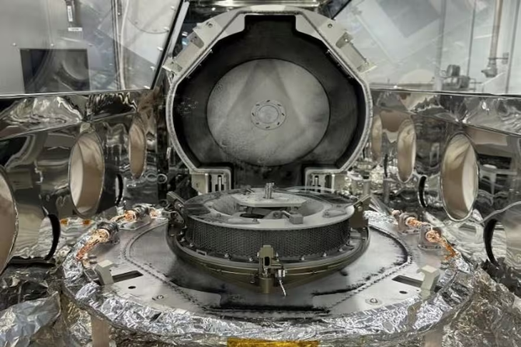 Contenedor de Muestras de Bennu con la tapa despejada Contenedor de Muestras de Bennu con la tapa despejada