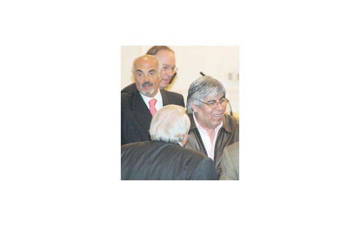Luego de que su diputado en el Congreso le rindiera cuentas, el titular de la CGT, Hugo Moyano, participó del lanzamiento del plan oficial para que bajen alquileres.