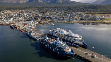 La Base Naval Integrada de Ushuaia avanza con dos licitaciones millonarias para fortalecer la logística antártica y la presencia argentina en el Atlántico Sur.