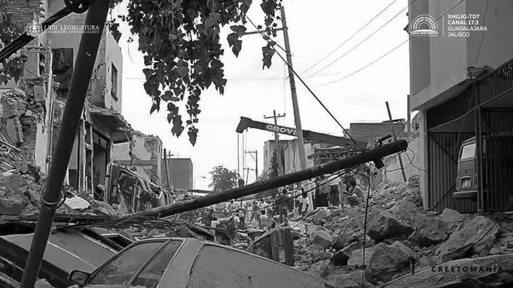 Se registran fuertes explosiones en la ciudad de Guadalajara en 1992 que dejan más de doscientas personas muertas. Se registran fuertes explosiones en la ciudad de Guadalajara en 1992 que dejan más de doscientas personas muertas.