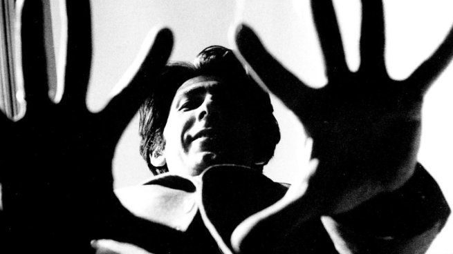 La muestra “Diseño infinito” celebra la creatividad y el legado de Alberto Churba, un ícono del diseño argentino.