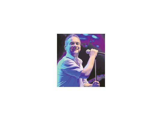 Vicentico está presentando en el ambiente íntimo del ex Michelangelo (donde pide a su público que «no se pare») temas de su nuevo disco solista «Sólo un momento».