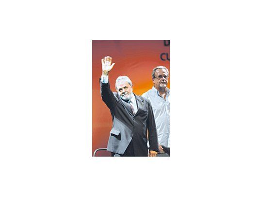 El presidente brasileño, Lula da Silva, participó en Porto Alegre de la décima edición del Foro Social Mundial, creado como alternativa del Foro Económico Mundial de Davos.