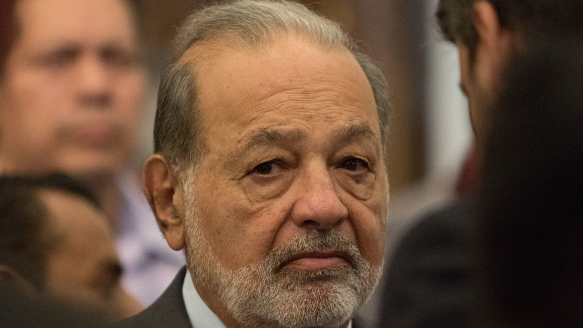 La empresa desconocida de Carlos Slim que construye torres y opera hasta en  Oriente Medio