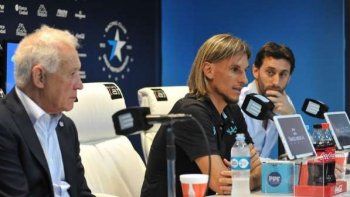 revuelo en racing: ¿que pasa entre blanco, milito, beccacece y los jugadores?