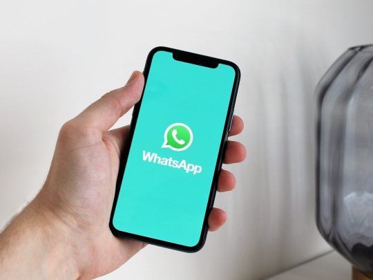 smartphone whatsapp.jpg