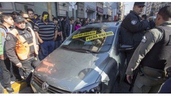 Taxistas denuncian a Uber y a choferes por asociación ilícita