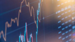 El S&P Merval mantuvo la senda alcista, aunque el riesgo país superó los 700 puntos