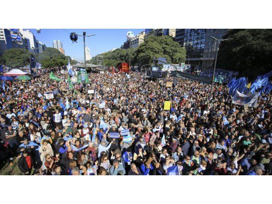Multitudinaria marcha multisectorial contra el FMI advirtió: Enfrentamos al Gobierno en las calles y en las urnas