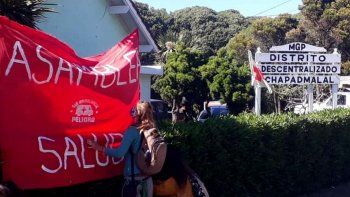 Los vecinos tomaron la delegación municipal de Chapadmalal por la falta de respuesta ante emergencia en salud.