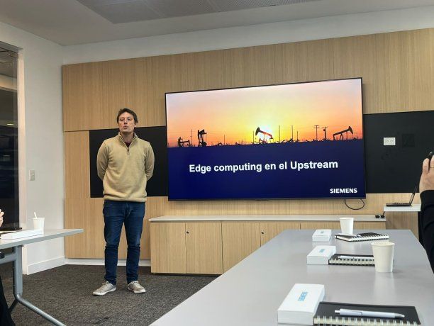 Según contó Pablo Gallará, el edge computing permite ejecutar algoritmos directamente en el pozo, sin depender de una conexión permanente con la nube para tomar decisiones operativas en tiempo real. Según contó Pablo Gallará, el edge computing permite ejecutar algoritmos directamente en el pozo, sin depender de una conexión permanente con la nube para tomar decisiones operativas en tiempo real.
