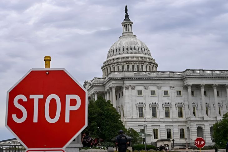 The White House maintains the expectation that a political agreement will be reached after weeks of tension due to administrative paralysis. The White House maintains the expectation that a political agreement will be reached after weeks of tension due to administrative paralysis.