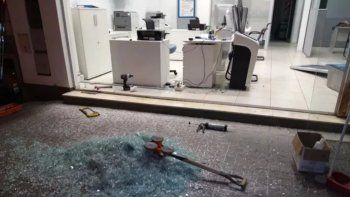 Como Relatos Salvajes, pero en la vida real: un hombre furioso rompió una sucursal de OSDE