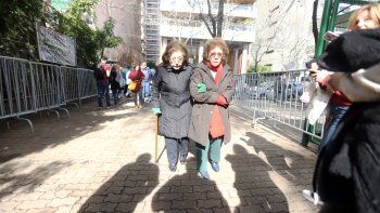 Muchos votantes de la tercera edad se acercaron a emitir su voto.