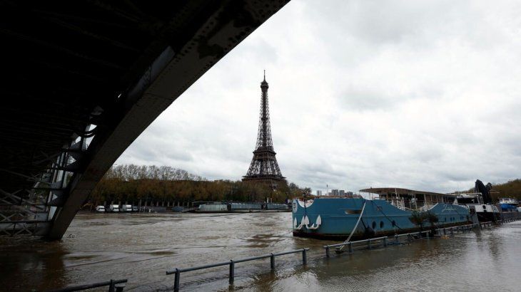El lluvioso mes de mayo hizo crecer el caudal de la arteria fluvial parisina hasta los 400 metros cúbicos por segundo.