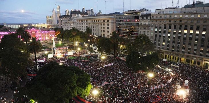 Manifestación por la vuelta a Boedo en Plaza de Mayo, año 2012.