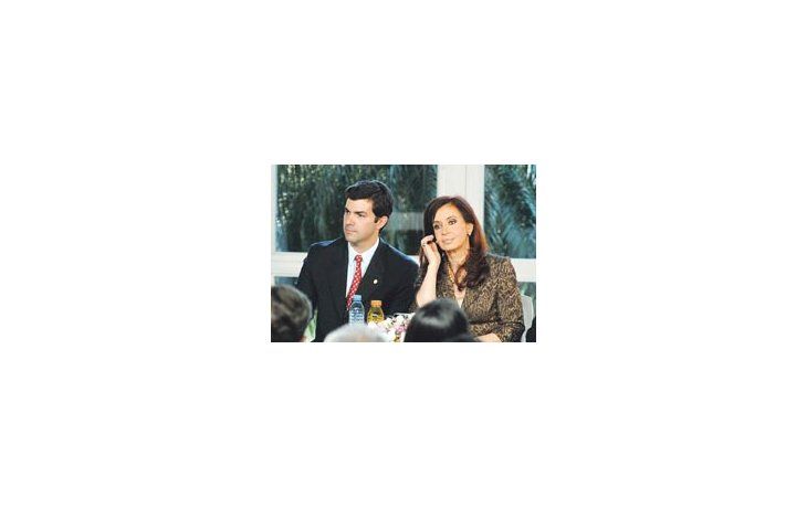 En medio del drama de Tartagal, el gobernador Juan Manuel Urtubey devolvió gentilezas a la Presidente, con señales para el agro. «Un país que crece es un país donde se pagan impuestos», disparó.