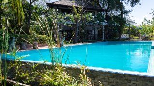 Con el fin del calor, no significa que haya que descuidar la piscina de casa.