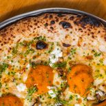 La pizza, protagonista absoluta del 9 de febrero: un recorrido por pizzerías que combinan tradición, técnica y nuevas miradas sobre un clásico porteño. La pizza, protagonista absoluta del 9 de febrero: un recorrido por pizzerías que combinan tradición, técnica y nuevas miradas sobre un clásico porteño.