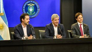 Luis Caputo aseguró que se busca resolver una problemática estructural del crédito hipotecario en Argentina.