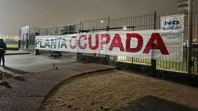 Fancap ocupó la refinería de La Teja en contra de la asociación entre Ancap y privados para el negocio del portland y la cal en Uruguay.
